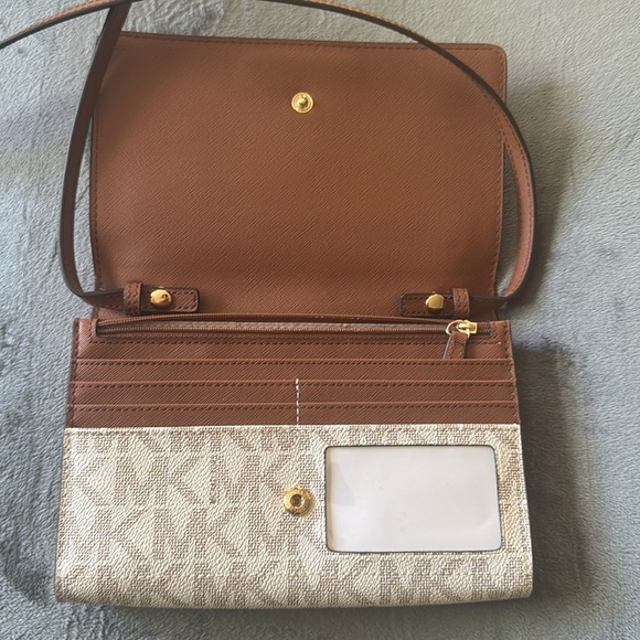 Never been used, Michael Kors Crossbody purse - Picture 2 of 3